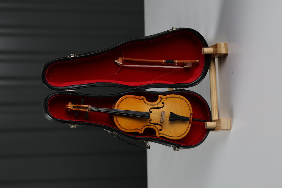 Cello, miniatyr