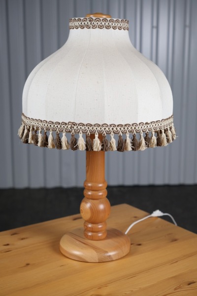 Bordslampa furu, Trivselbelysning Hökerum. 1960/70-tal